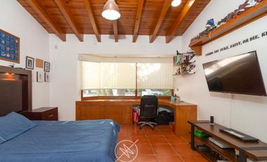 Casa de lujo en Venta en Jurica con amplio jardín y canchas deportivas