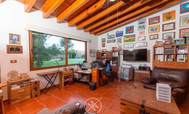 Casa de lujo en Venta en Jurica con amplio jardín y canchas deportivas