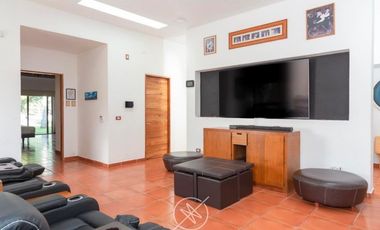 Casa de lujo en Venta en Jurica con amplio jardín y canchas deportivas