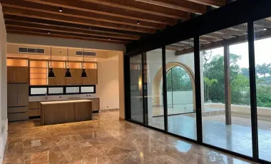 CASA EN VENTA  EN MERIDA LISTA PARA ENTREGA FRENTE AL CAMPO DE GOLF