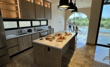 CASA EN VENTA  EN MERIDA LISTA PARA ENTREGA FRENTE AL CAMPO DE GOLF