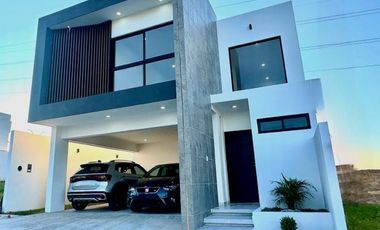 Casa en venta en fraccionamiento Lomas del Dorado