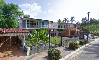 CASA EN VENTA EN IXTAPAN ZIHUATANEJO (REMATE BANCARIO)