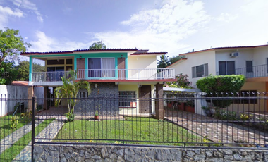 CASA EN VENTA EN IXTAPAN ZIHUATANEJO (REMATE BANCARIO)
