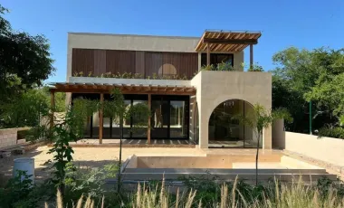 HOUSE FOR SALE IN MERIDA YUCATAN WITH GOLF COURSE VIEW