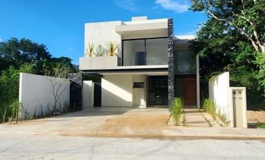 HOUSE FOR SALE IN MERIDA YUCATAN WITH GOLF COURSE VIEW