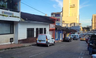 VENDO CASA LOTE EN EL CENTRO DE VILLAVICENCIO A UNOS METROS DE LA ALCALDIA