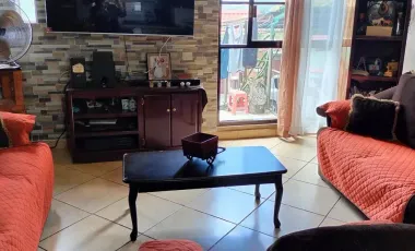 Vendo casa en  Cerro Colorado a pie de carretera