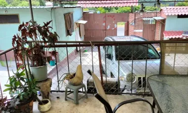 Vendo casa en  Cerro Colorado a pie de carretera