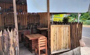 Vendo casa en  Cerro Colorado a pie de carretera