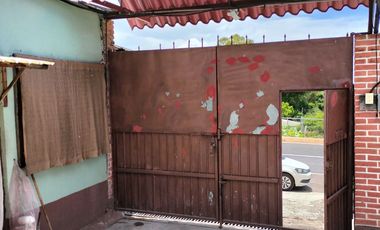 Vendo casa en  Cerro Colorado a pie de carretera