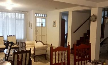 EN VENTA CASA EN EL BARRIO SANTA CLARA