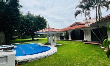 CASA CON GRAN JARDIN Y ACCESO DIRECTO AL CLUB DE GOLF
