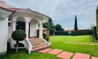 CASA CON GRAN JARDIN Y ACCESO DIRECTO AL CLUB DE GOLF