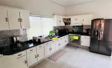 CASA CON GRAN JARDIN Y ACCESO DIRECTO AL CLUB DE GOLF