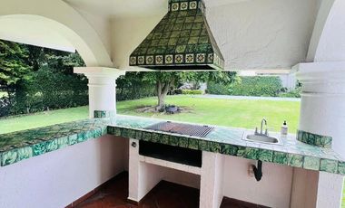 CASA CON GRAN JARDIN Y ACCESO DIRECTO AL CLUB DE GOLF