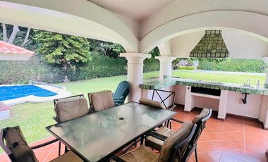 CASA CON GRAN JARDIN Y ACCESO DIRECTO AL CLUB DE GOLF