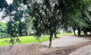 CASA CON GRAN JARDIN Y ACCESO DIRECTO AL CLUB DE GOLF