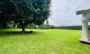 CASA CON GRAN JARDIN Y ACCESO DIRECTO AL CLUB DE GOLF