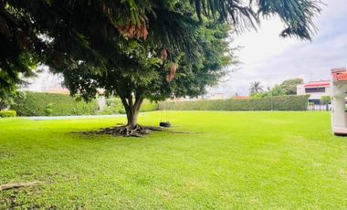 CASA CON GRAN JARDIN Y ACCESO DIRECTO AL CLUB DE GOLF