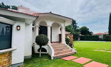 CASA CON GRAN JARDIN Y ACCESO DIRECTO AL CLUB DE GOLF