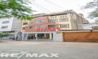 VENTA DE AMPLIO DUPLEX MAS AIRES EN SURCO RESIDENCIAL AC 202 M2