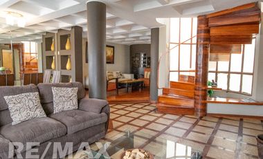 VENTA DE AMPLIO DUPLEX MAS AIRES EN SURCO RESIDENCIAL AC 202 M2