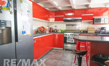 VENTA DE AMPLIO DUPLEX MAS AIRES EN SURCO RESIDENCIAL AC 202 M2