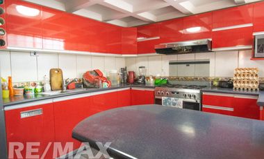 VENTA DE AMPLIO DUPLEX MAS AIRES EN SURCO RESIDENCIAL AC 202 M2