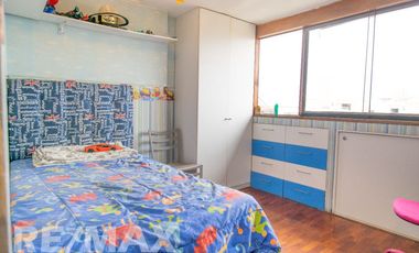 VENTA DE AMPLIO DUPLEX MAS AIRES EN SURCO RESIDENCIAL AC 202 M2