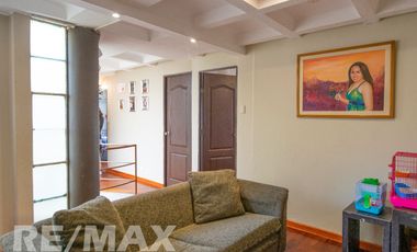 VENTA DE AMPLIO DUPLEX MAS AIRES EN SURCO RESIDENCIAL AC 202 M2