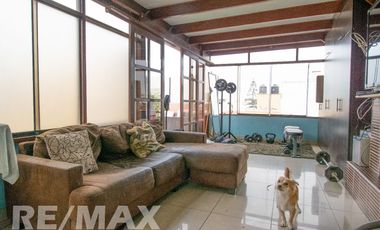 VENTA DE AMPLIO DUPLEX MAS AIRES EN SURCO RESIDENCIAL AC 202 M2