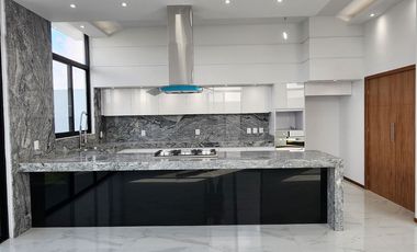 Casa nueva en venta en coto Nogal de Parques Vallarta Zapopan