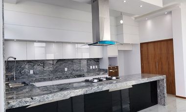 Casa nueva en venta en coto Nogal de Parques Vallarta Zapopan