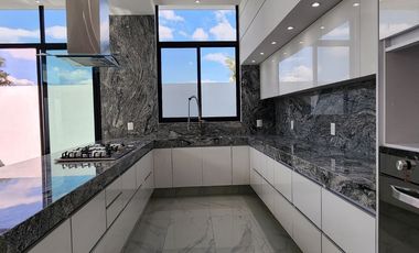 Casa nueva en venta en coto Nogal de Parques Vallarta Zapopan