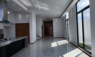Casa nueva en venta en coto Nogal de Parques Vallarta Zapopan