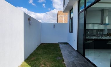 Casa nueva en venta en coto Nogal de Parques Vallarta Zapopan