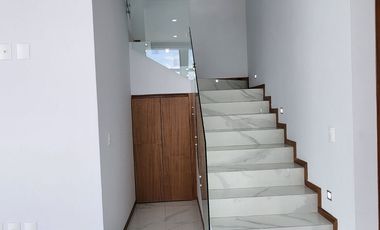 Casa nueva en venta en coto Nogal de Parques Vallarta Zapopan