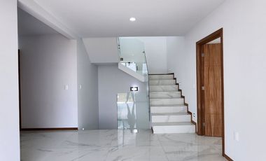 Casa nueva en venta en coto Nogal de Parques Vallarta Zapopan