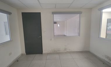 Se vende propiedad con uso de suelo comercial: Oficina con taller