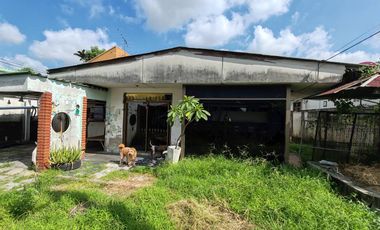 For Sale: Land in Chin Khet – Urgent !!!  Selling land with buildings, area 63 sq.wah, Soi Ngamwongwan 47, Section 6-2-9. Suitable for building a resi