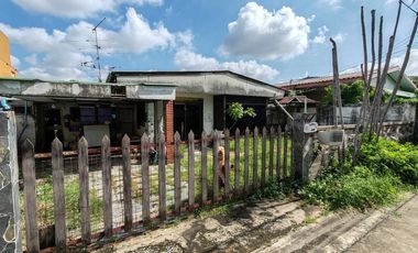 For Sale: Land in Chin Khet – Urgent !!!  Selling land with buildings, area 63 sq.wah, Soi Ngamwongwan 47, Section 6-2-9. Suitable for building a resi