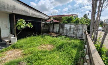 For Sale: Land in Chin Khet – Urgent !!!  Selling land with buildings, area 63 sq.wah, Soi Ngamwongwan 47, Section 6-2-9. Suitable for building a resi