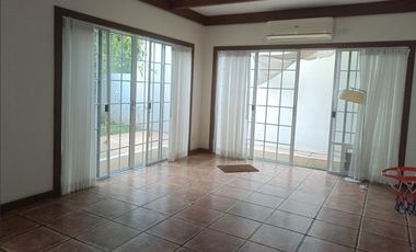 Resale 3 Bedrooms Duplex House in Villa Terrace