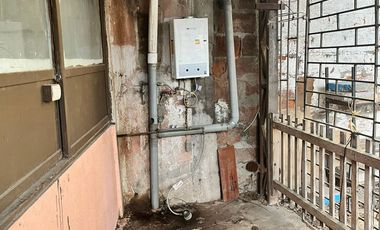 Amplia Propiedad Dividida En Un Galpón Y Un Restaurant.