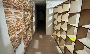 Venacia Leiva / Av Santa Rosa