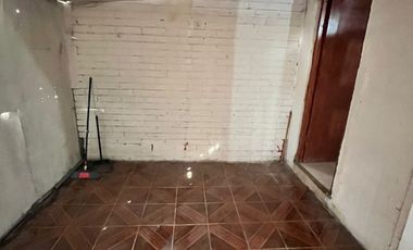 Venacia Leiva / Av Santa Rosa