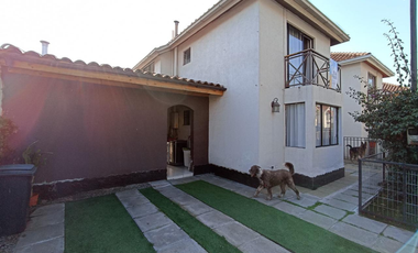 Venta de Casa de 142m2 en un Terreno de 221m2, Peñalolén