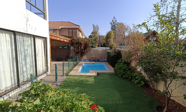 Venta de Casa de 142m2 en un Terreno de 221m2, Peñalolén