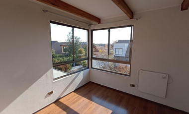 Venta de Casa de 142m2 en un Terreno de 221m2, Peñalolén